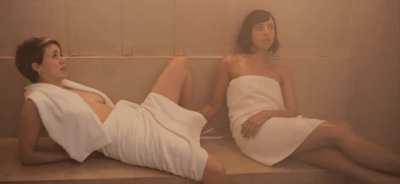 Anyone else fancy a sauna handy J from Aubrey Plaza?