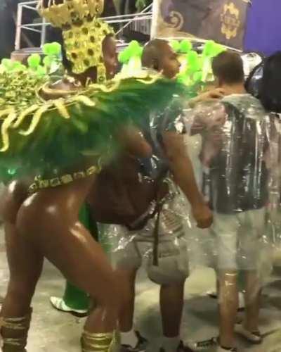 A prova cabal de que Iza é a mulher mais bonita do Brasil, quiçá do mundo