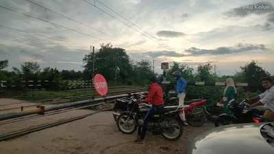 Idiot decided to cross train track with green signal, getting closer to instadeath than is comforting