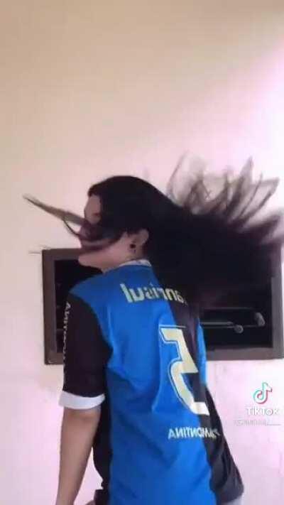 @ManuG___ Manuela Guimarães. Essa bunda dela no final é coisa de louco 😍