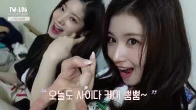 210504 - Sana and Dahyun say 