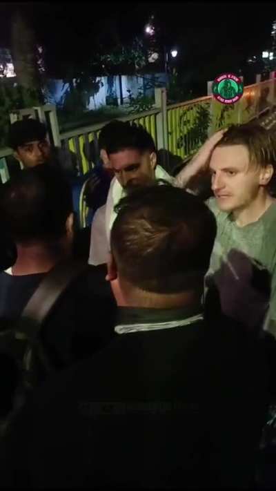 Argument breaks out between Mohun Bagan fans and players outside the ground