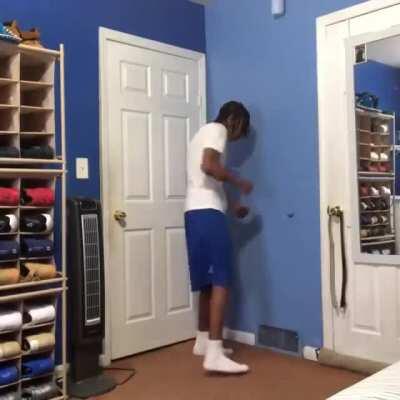 yung gusto mag dabog pero andyan nanay mo