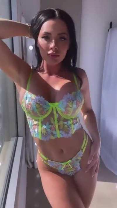 Ambre Mckee (@ambrefit) [Instagram]