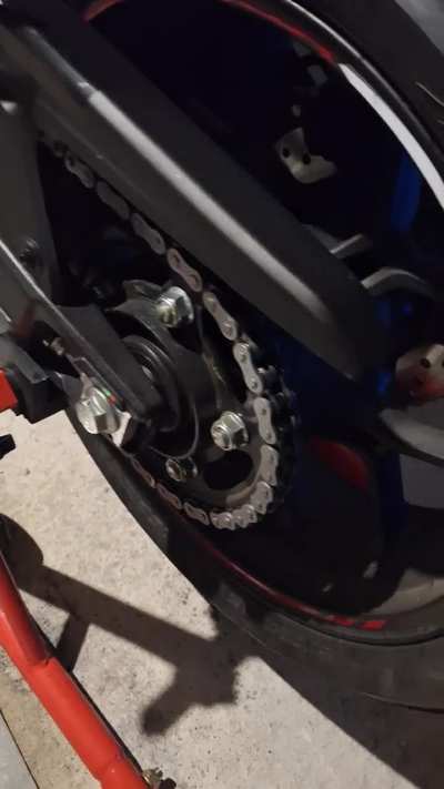 Squeaky noise after chain tension