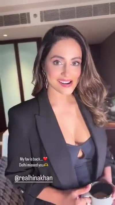 Hina Khan Raw Cleavage