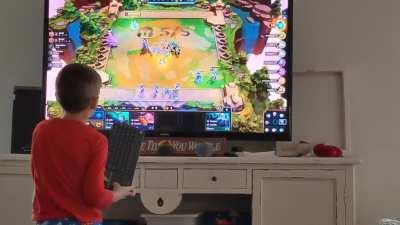 This is how my 7-year-old son plays TFT