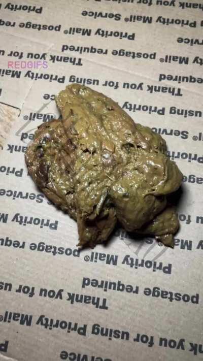 Sticking anal beads up my shitty asshole is so much more fun that I thought it’d be. Can you help me clean them off baby? 