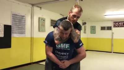 How to escape a rear choke in seconds