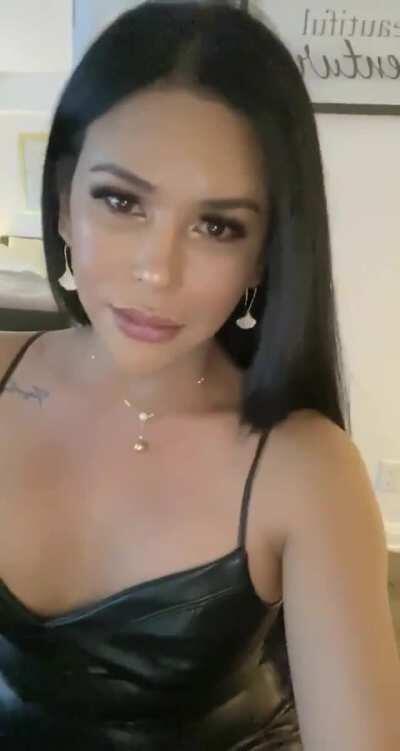 A fan under the table. Foxy Anastasia (gif)