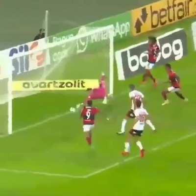 DOS CRIADORES DE FALSO 9, VEM AÍ A FALSA ZAGA