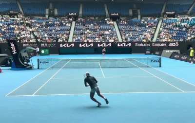 Intense rally between Sabalenka and Swiatek in practice set