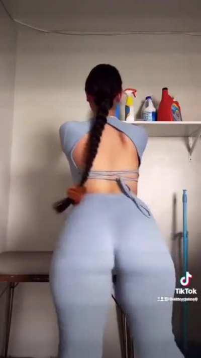 Clapping in the best shade of blue