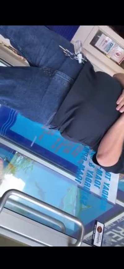 Karen: “is the manager here?” Manager: “that’s myself” 🇨🇦 edition