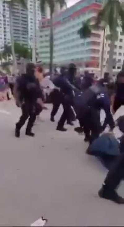 Rioters fight with miami police