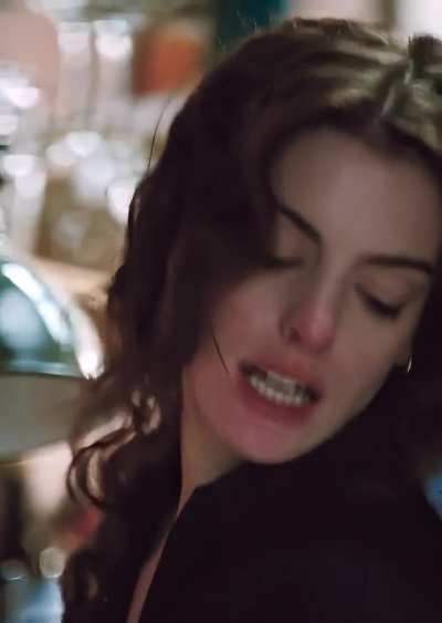 Anne Hathaway [Love and Other Drugs]