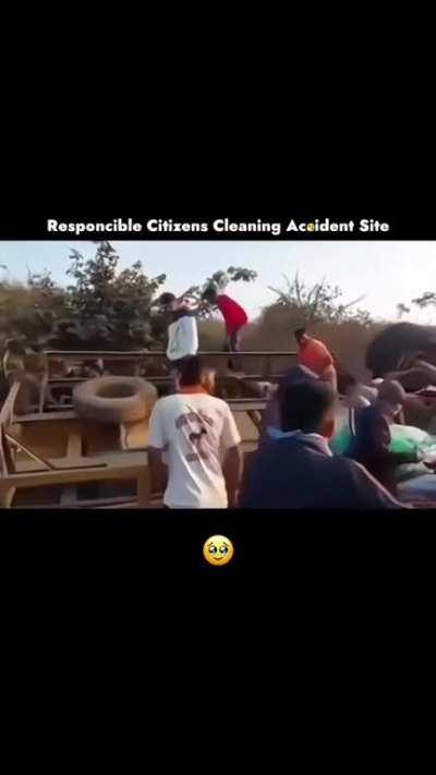 Who says humanity is dead. प्राउड to be Indian