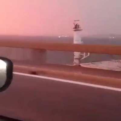 Stray ship crashes into rio-niteroi bridge (RJ brasil)