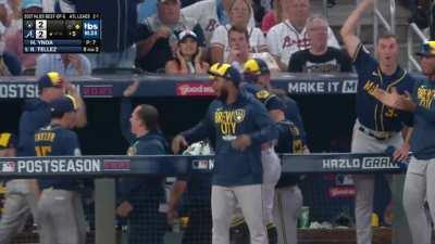 [Highlight] Rowdy Tellez hits a 2-run shot into center field, his second HR in the series that puts the Brewers up 4-2!