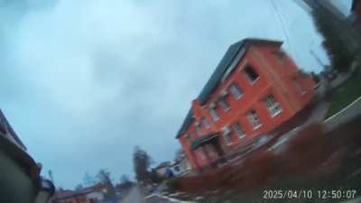 Two RU VDV soldiers on a ATV speed through Sudzha, kursk region, while they're being chased by a UA Drone which ultimately misses them.