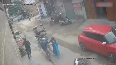 Chain snatcher get caught in under 30s