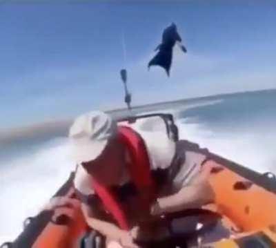 Orange trying to make it to the emergency button after seeing black unvent