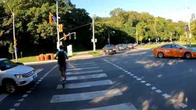 Car runs red light, narrowly misses Porsche and hits curb [Toronto]