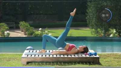 Brooke Burke (those arches🔥🔥🔥)