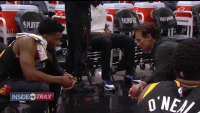[Highlight] Quin Snyder Talks To Donovan Mitchell During A Timeout: 