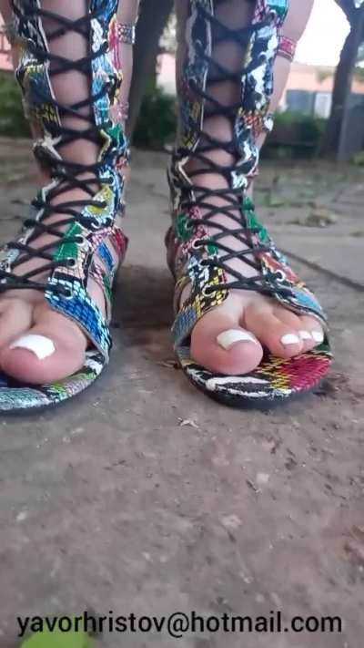 Woman crush worm unaware