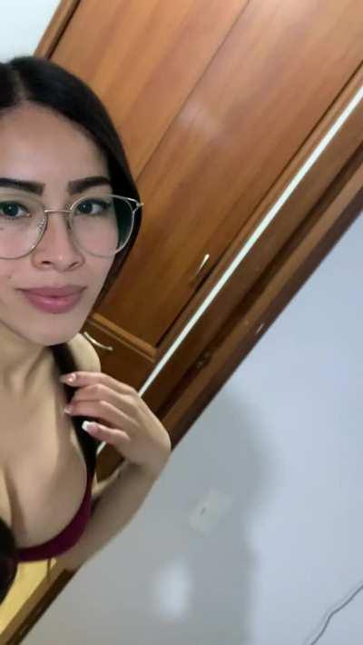 Only say hi if you like 19 year old asses!