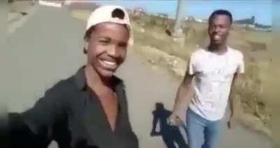 Eu não dou a foda para meua caninos vadia.