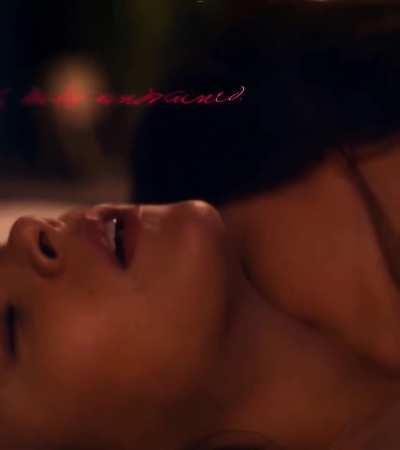 Hailee Steinfeld looks great with another girl going down on her