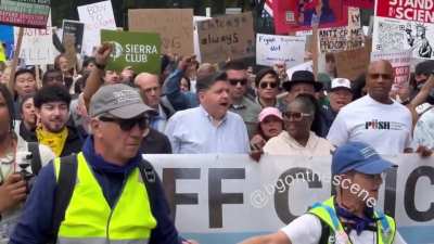 Illinois Governor JB Pritzker chanting “Hey hey, ho ho, Donald Trump has got to go” at a “No Kings” protest today in Chicago