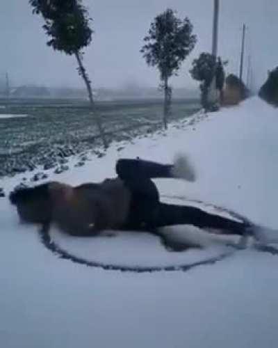 To draw a perfect snow circle