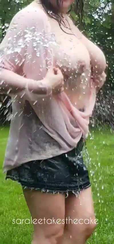 Is Wet Wednesday a thing? 💦