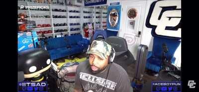 Pun told AD that he should stop posting and streaming on Cuhmunity for a month or two so he can focus on making music. Do y’all agree with pun?