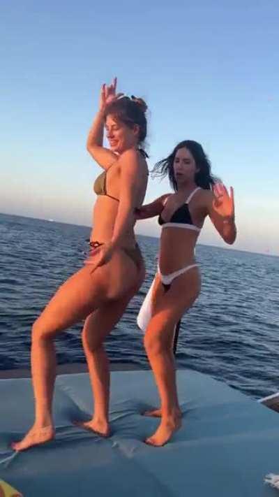 Boat dancing