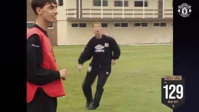 🔴 Built on our spirit and core values. 

A special landmark for the bedrock of our football club — Ethan Wheatley has become #MUAcademy's 250th graduate ❤️

#MUFC (via @ManUtd on Twitter) 