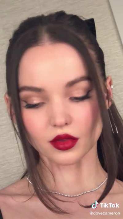 I love it when she opens her mouth slightly. She‘s just hinting at what she wants 😏