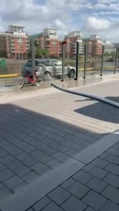 Aliens are used to floating hoverboards