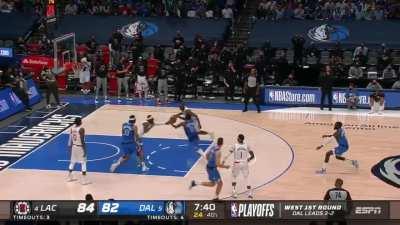 [Highlight] Tim Hardaway Jr misses the 3 but gets the rebound and gets the 3 point play the Harderway