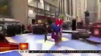 Me 🤡 trying to 🎮 play Skinnyphine 👩‍🎤 after playing Samirass 🔫🔪 for 20 games 2️⃣0️ straight 🤢