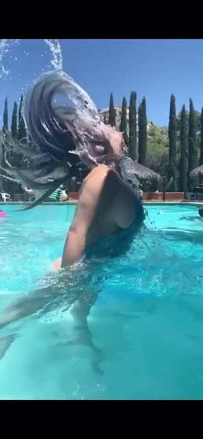 Quisiera que se le saliera esa teta 🤤