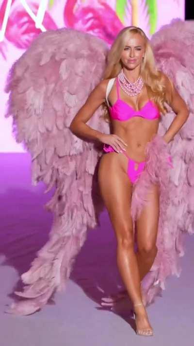 Danielle Moinet (Summer Rae)