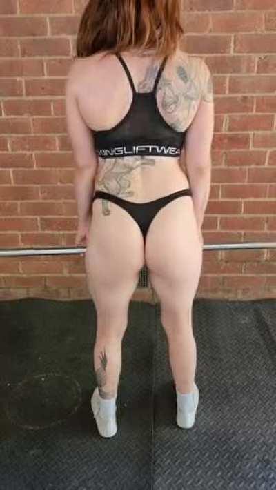 Workouts are more fun with an audience 😈(F)