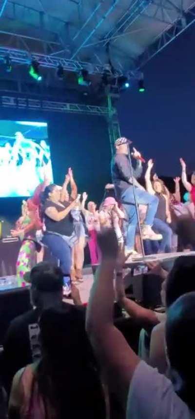 Expecting People to catch a 160kg Turtle