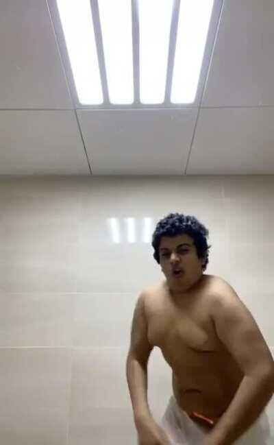 So I burnt myself with sanitizer and my friend told me to post it here hope you like it if you don’t believe it’s me my insta is zayedama I’ll send proof