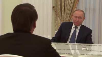 Quase... (Ligue o som)