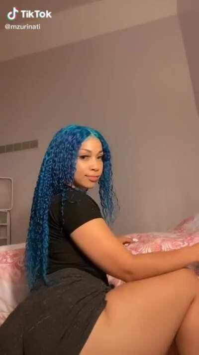 Blue thot twerking